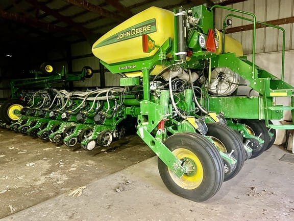 Main image John Deere 1775