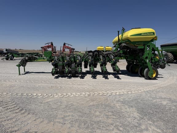 Image of John Deere 1775 equipment image 1