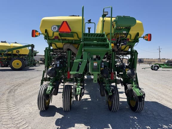 Image of John Deere 1775 equipment image 3
