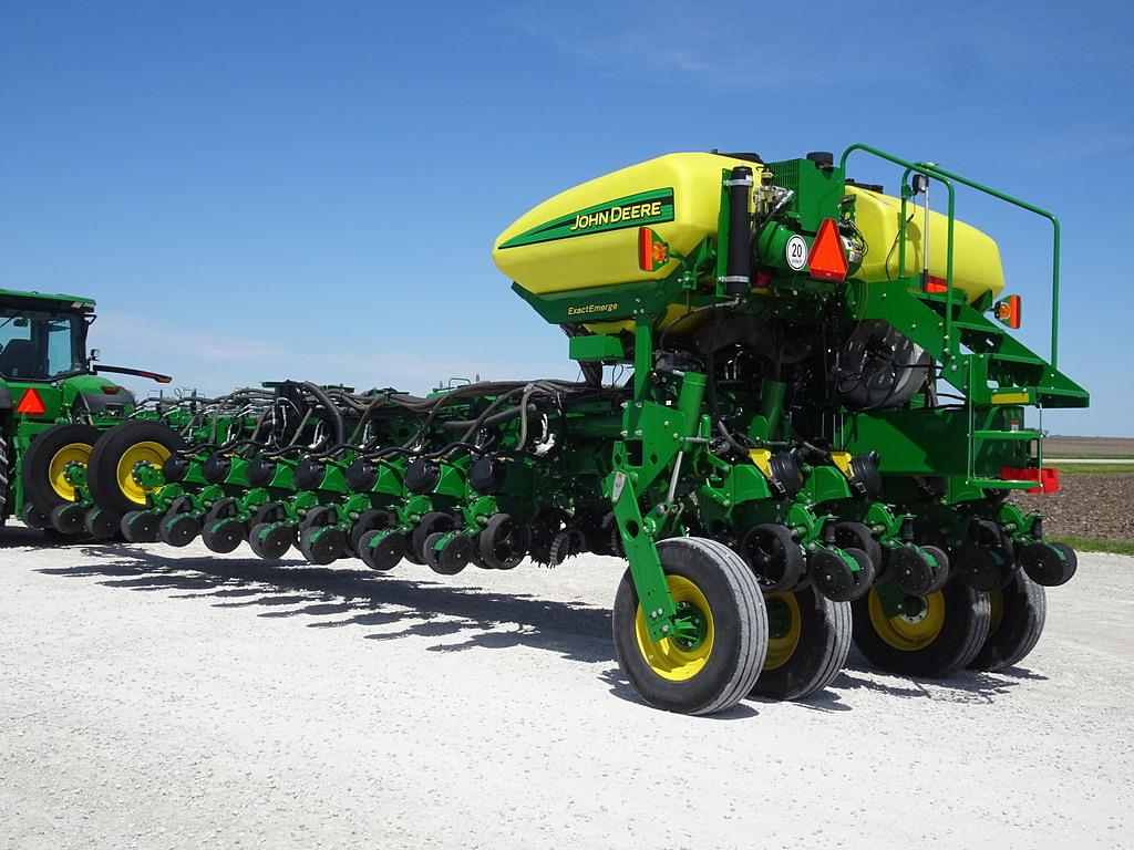 Image of John Deere 1775 Primary image