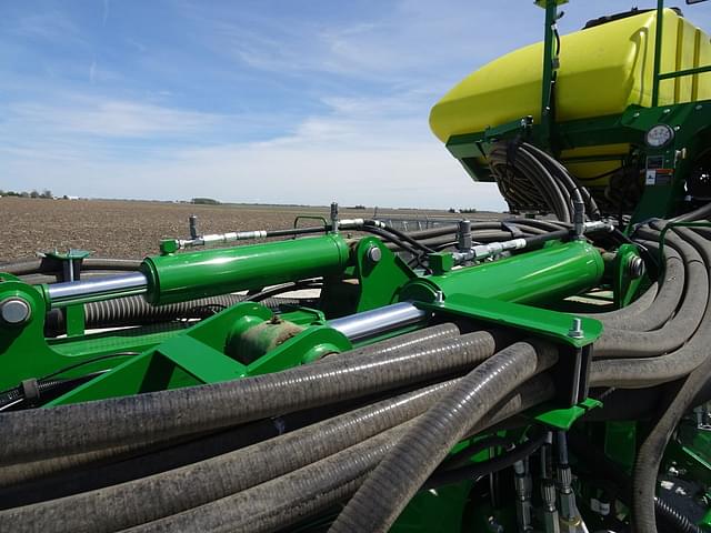 Image of John Deere 1775 equipment image 2