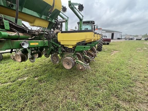 Image of John Deere 1775 equipment image 1