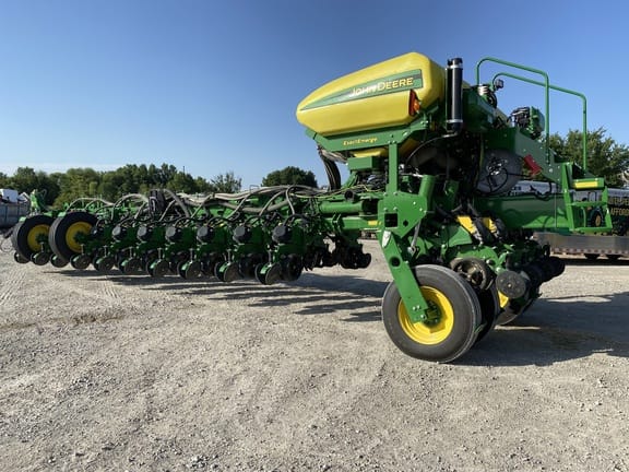 Main image John Deere 1775