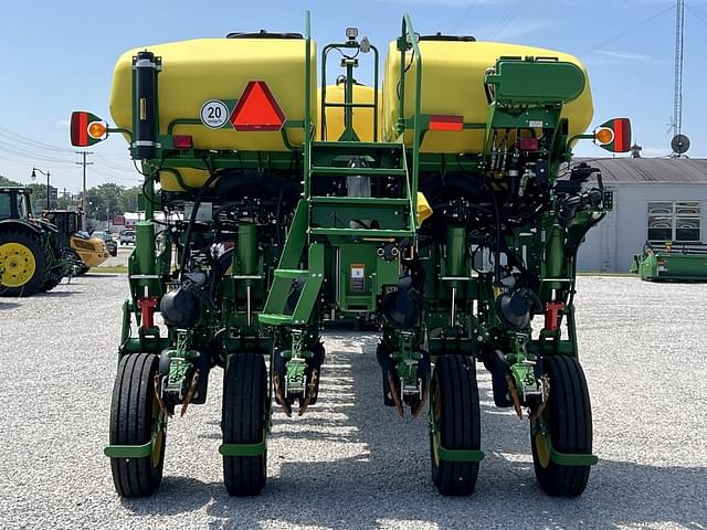 Image of John Deere 1775 equipment image 1