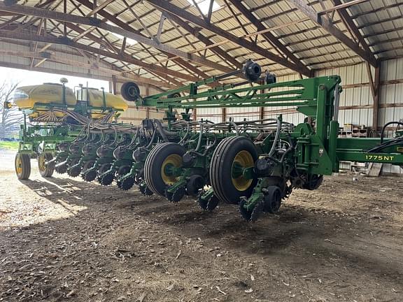 Image of John Deere 1775 equipment image 3