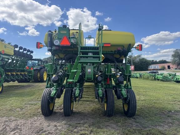 Image of John Deere 1775 equipment image 4