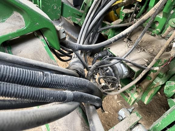 Image of John Deere 1775 equipment image 4
