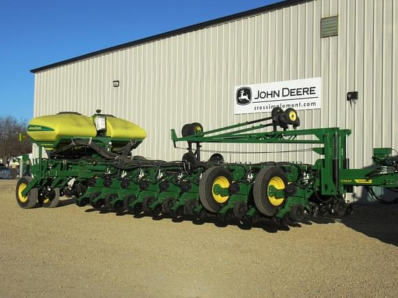 Image of John Deere 1775 equipment image 3