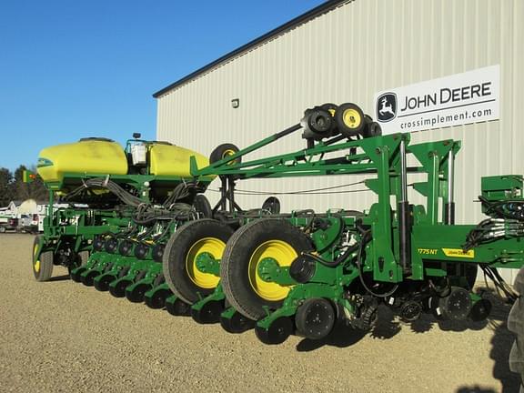 Image of John Deere 1775 equipment image 4