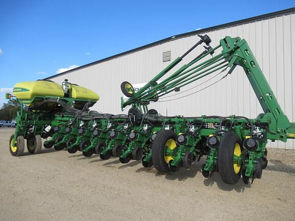 Image of John Deere 1775 equipment image 4