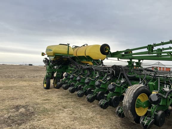 Image of John Deere 1775 equipment image 2