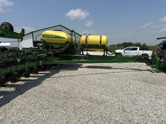 Image of John Deere 1775 equipment image 2