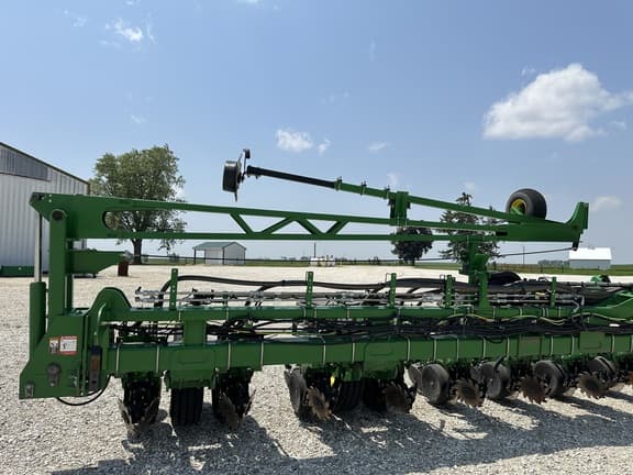 Image of John Deere 1775 equipment image 3