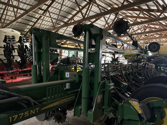 Image of John Deere 1775 equipment image 4