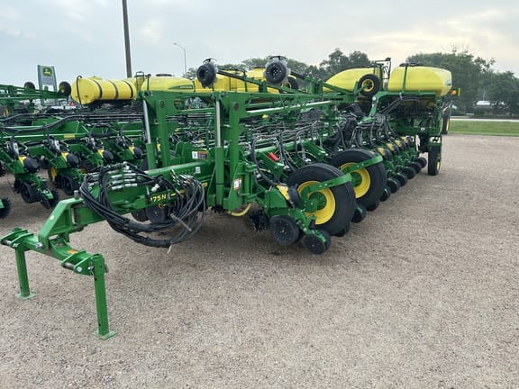2021 John Deere 1775 Equipment Image0