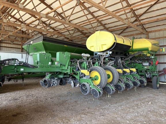 2021 John Deere 1775 Equipment Image0