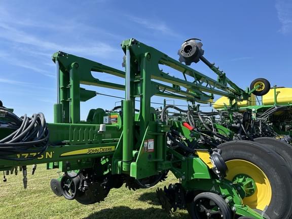 Image of John Deere 1775 equipment image 1