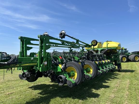 Image of John Deere 1775 Primary image