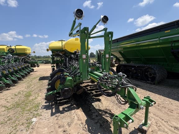 Image of John Deere 1775 Primary image