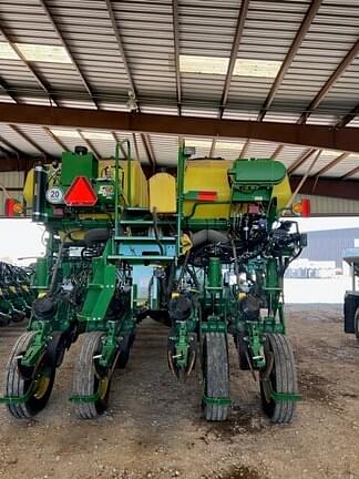 Image of John Deere 1775 equipment image 3