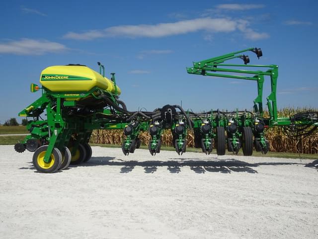 Image of John Deere 1775 equipment image 3