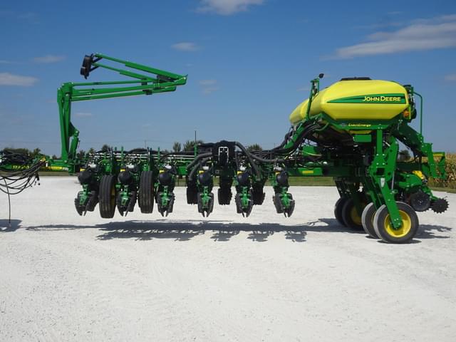 Image of John Deere 1775 equipment image 2