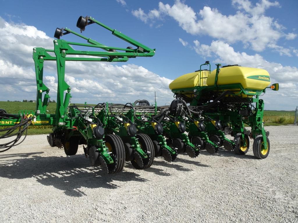 Image of John Deere 1775 Primary image