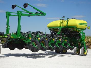 Main image John Deere 1775