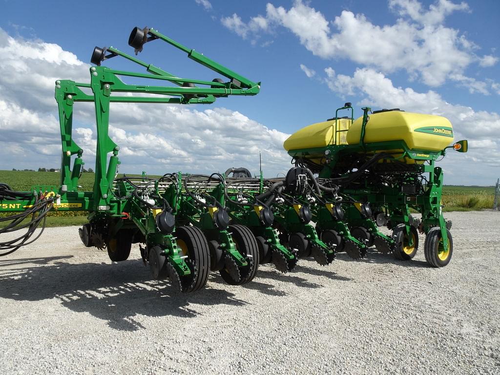 Image of John Deere 1775 Primary image