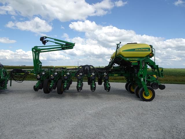 Image of John Deere 1775 equipment image 2