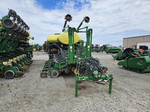 Image of John Deere 1775 equipment image 1