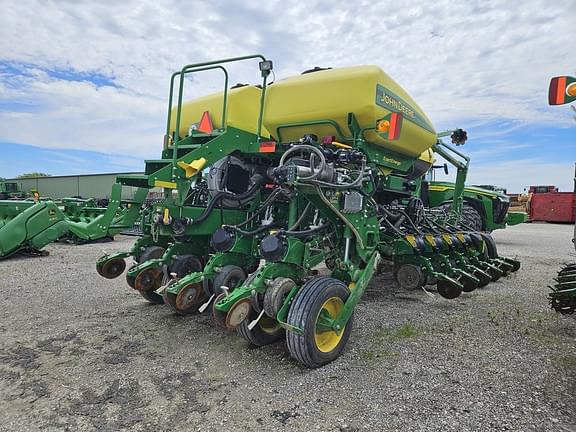 Image of John Deere 1775 equipment image 2