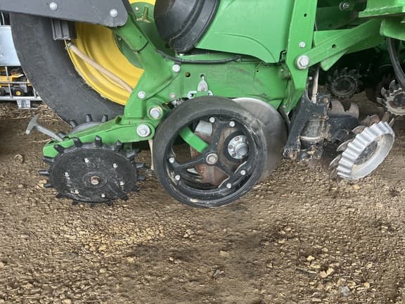 Image of John Deere 1775 equipment image 4