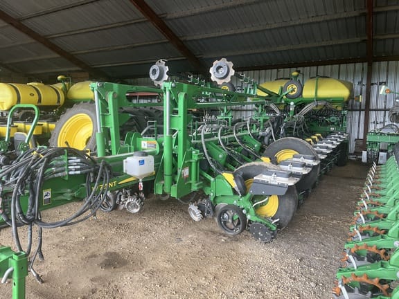 2021 John Deere 1775 Equipment Image0