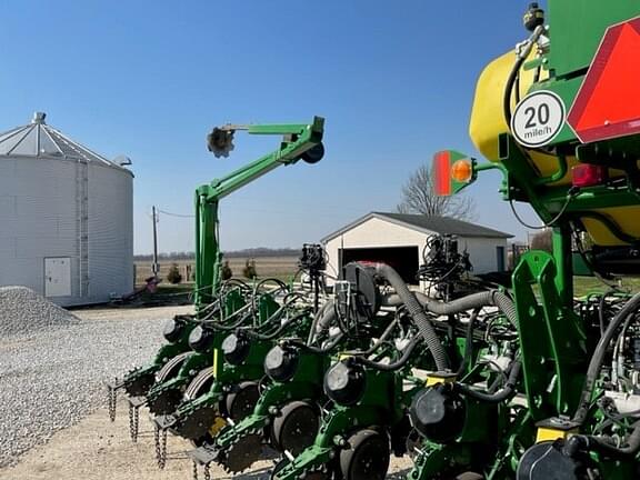 Image of John Deere 1775 equipment image 1