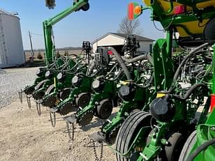 Main image John Deere 1775 13