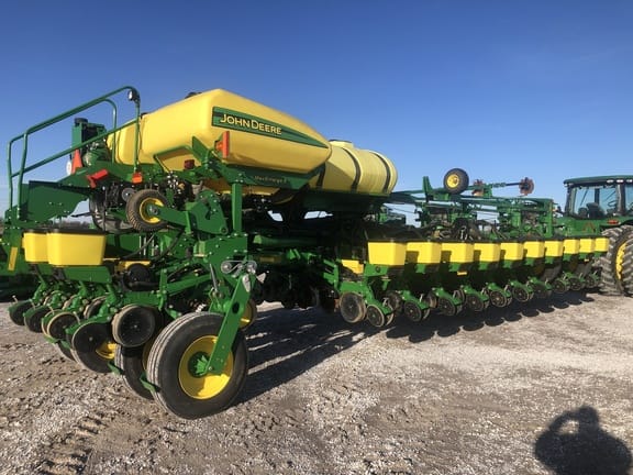 Main image John Deere 1775