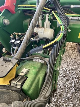 Image of John Deere 1775 equipment image 4