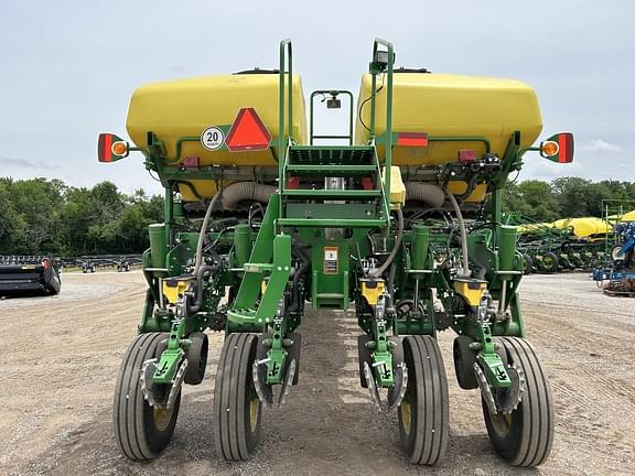 Image of John Deere 1775 equipment image 4