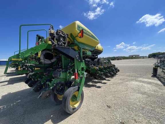 Image of John Deere 1775 equipment image 2