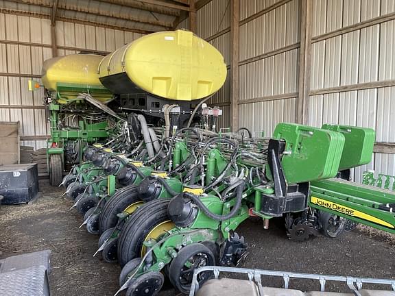 Image of John Deere 1775 equipment image 1