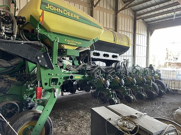 Image of John Deere 1775 equipment image 2