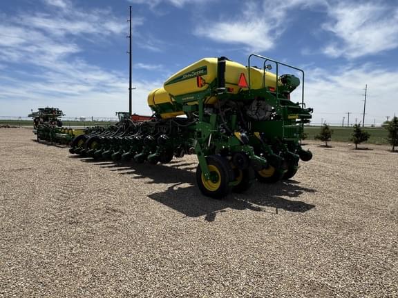 Image of John Deere 1775 equipment image 3