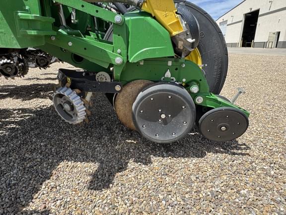 Image of John Deere 1775 equipment image 1