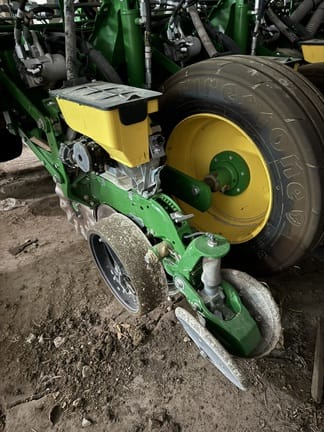 2021 John Deere 1775 Equipment Image0