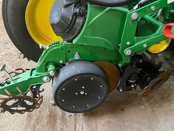 Image of John Deere 1775 equipment image 1