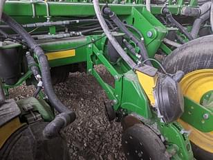 Main image John Deere 1775 34