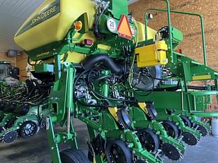 Main image John Deere 1775 19