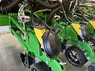 Main image John Deere 1775 32