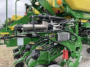 Main image John Deere 1775 7